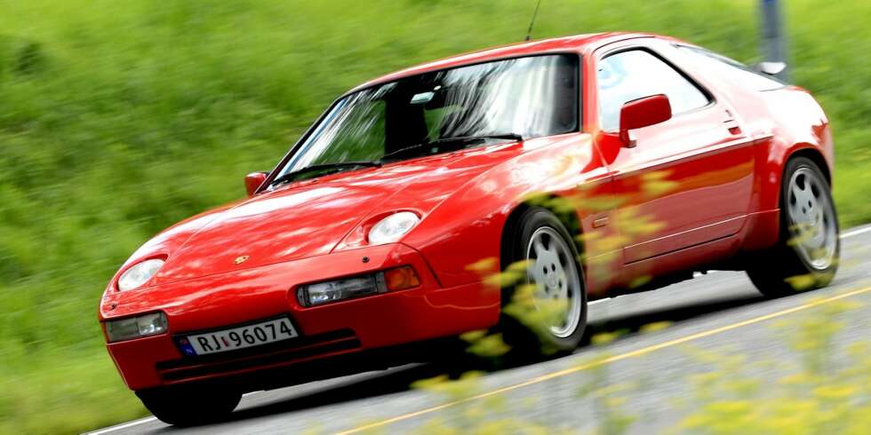 MOTOR FORAN: For 911-puristene er en frontmotorisert Porsche feil. Men ingen betviler at 928 var et stykke avansert ingeniørkunst. FOTO: Egil Nordlien, HM Foto MOTOR FORAN: For 911-puristene er en frontmotorisert Porsche feil. Men ingen betviler at 928 var et stykke avansert ingeniørkunst. FOTO: Egil Nordlien, HM Foto