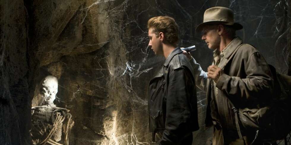 IKKE HER: Dette skjelettet er ikke Indiana Jones' far. Men Sean Connery dukket faktisk opp i «Indiana Jones og krystallhodeskallens rike». Husker du hvor? IKKE HER: Dette skjelettet er ikke Indiana Jones' far. Men Sean Connery dukket faktisk opp i «Indiana Jones og krystallhodeskallens rike». Husker du hvor?