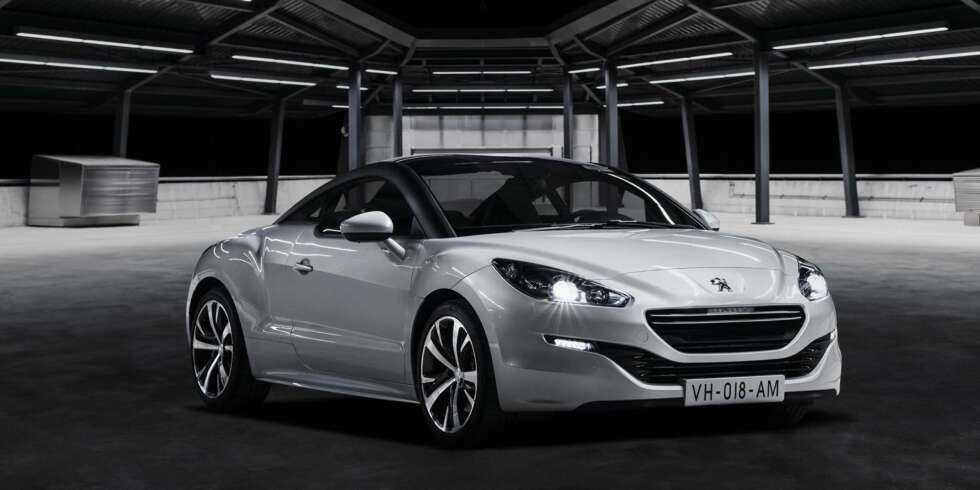 ENDA RÅERE: Peugeot RCZ får en facelift, men franskmennene viser også frem en R-versjon med mer krefter. ENDA RÅERE: Peugeot RCZ får en facelift, men franskmennene viser også frem en R-versjon med mer krefter.