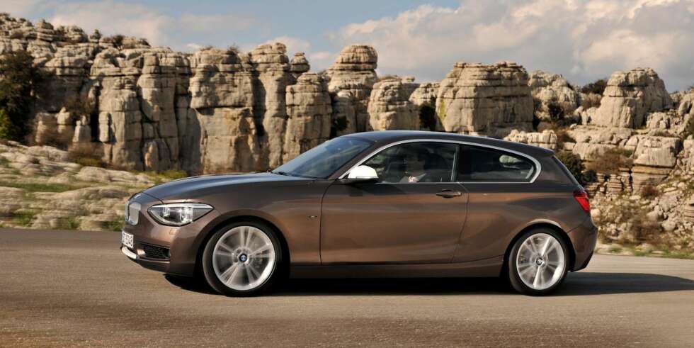 FIREHJULSDRIFT: For første gang lanserer BMW 1-serie med firehjulsdrift. Det vil i første omgang bli tilgjengelig på 120d og 135i. FIREHJULSDRIFT: For første gang lanserer BMW 1-serie med firehjulsdrift. Det vil i første omgang bli tilgjengelig på 120d og 135i.