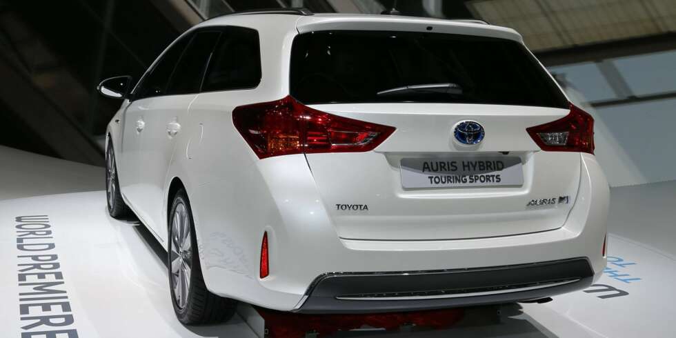NY: Toyota Auris som stasjonsvogn fikk sin debut på bilutstillingen i Paris. FOTO: Toyota NY: Toyota Auris som stasjonsvogn fikk sin debut på bilutstillingen i Paris. FOTO: Toyota
