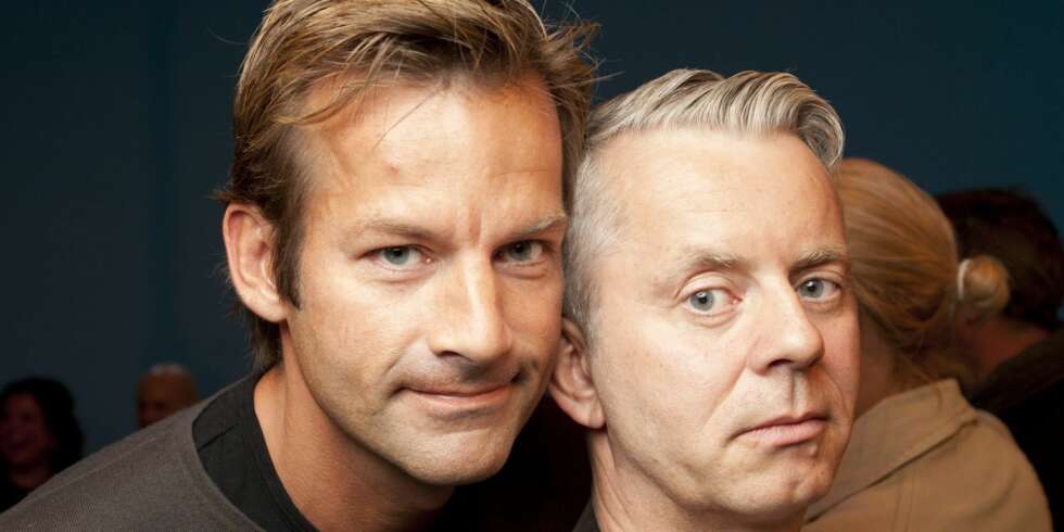 MYSTISK: - Heller ikke jeg skjønner noe av det Knut sier - det er det som er mystikken ved ham, fleiper Jon Almaas om sin «Nytt på nytt»-kollega. MYSTISK: - Heller ikke jeg skjønner noe av det Knut sier - det er det som er mystikken ved ham, fleiper Jon Almaas om sin «Nytt på nytt»-kollega.