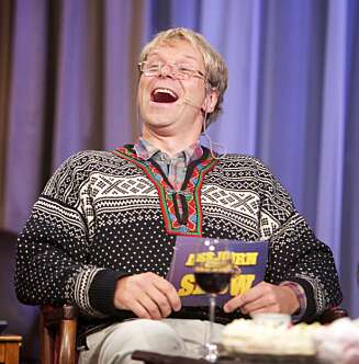 TALKSHOW: I «Asbjørn Brekke-show» får Espen, alias Asbjørn, besøk av aktuelle gjester. TALKSHOW: I «Asbjørn Brekke-show» får Espen, alias Asbjørn, besøk av aktuelle gjester.