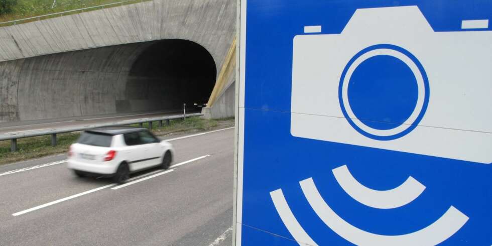 KNIPSER FÆRRE: GPS-er med fotoboksvarsler gjør sitt til at stadig færre tas av fotobokser. FOTO: Martin Jansen KNIPSER FÆRRE: GPS-er med fotoboksvarsler gjør sitt til at stadig færre tas av fotobokser. FOTO: Martin Jansen