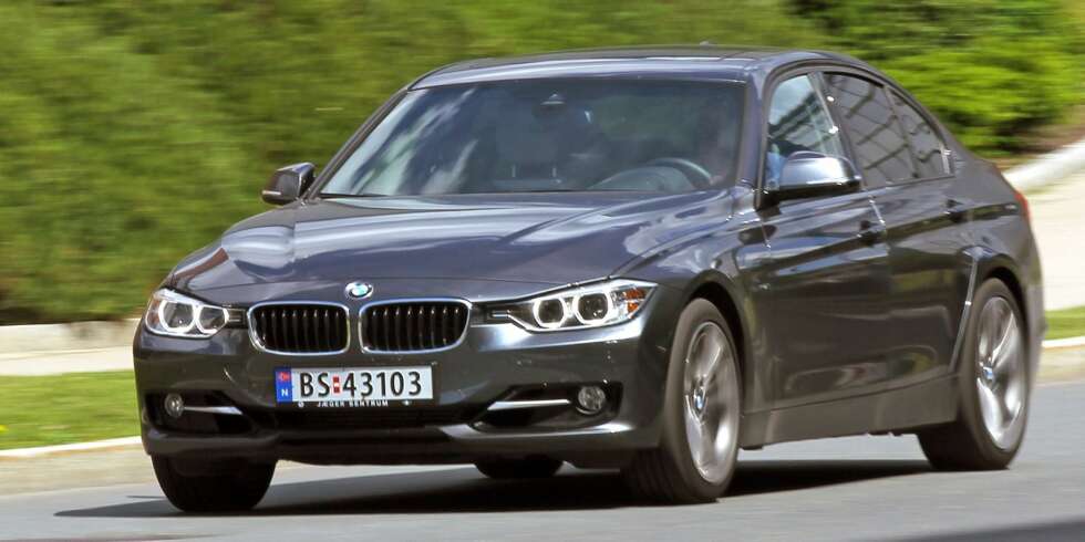 EKSEMPEL: BMW 320i er et eksempel på hvor bra bensinmotorene er blitt. Bensinturboen får den ellers gode dieselmotoren til å framstå som en unggutt midt i stemmeskifte og muskelvekst. FOTO: Petter Handeland EKSEMPEL: BMW 320i er et eksempel på hvor bra bensinmotorene er blitt. Bensinturboen får den ellers gode dieselmotoren til å framstå som en unggutt midt i stemmeskifte og muskelvekst. FOTO: Petter Handeland