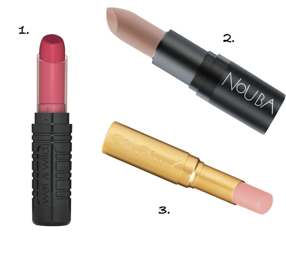 LEPPER: 1. Megashield Lip Color i fargen Pink Slip fra Wet N' Wild/Nelly (kr 59), 2. Plumping Gloss Stick i fargen 403 fra Nouba (kr 195), 3. La Créme i fargen Nude Beach fra Too Faced (kr 210). LEPPER: 1. Megashield Lip Color i fargen Pink Slip fra Wet N' Wild/Nelly (kr 59), 2. Plumping Gloss Stick i fargen 403 fra Nouba (kr 195), 3. La Créme i fargen Nude Beach fra Too Faced (kr 210).