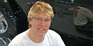 ARBEIDSLYST: Jens Nybo og fire kompiser brukte til sammen 5000 timer på å lage hans Ford Roadster -37. FOTO: Geir Svardal ARBEIDSLYST: Jens Nybo og fire kompiser brukte til sammen 5000 timer på å lage hans Ford Roadster -37. FOTO: Geir Svardal