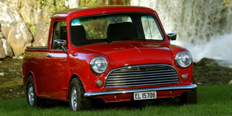 EL-SKET: Caspar Hille har bygget om en Mini pickup fra 1968 til et smykke av en elbil. FOTO: Egil Nordlien, HM Foto EL-SKET: Caspar Hille har bygget om en Mini pickup fra 1968 til et smykke av en elbil. FOTO: Egil Nordlien, HM Foto