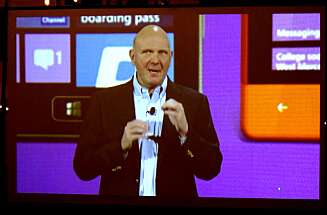 SJEFEN: Steve Balmer var selvsagt til stede på Windows Phone 8-lanseringen, riktignok via videostreaming fra San Fransisco. SJEFEN: Steve Balmer var selvsagt til stede på Windows Phone 8-lanseringen, riktignok via videostreaming fra San Fransisco.