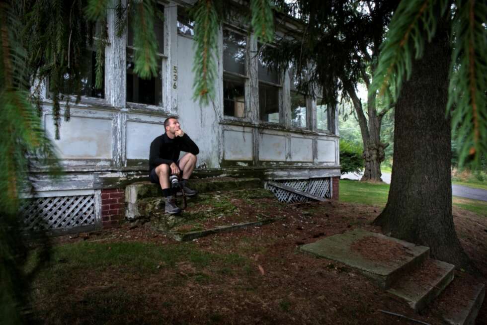 Det er lett å la tankene vandre når jeg sitter utenfor et av de få gjenværende husene i Centralia og tenker på hva som har skjedd her. Centralia ligger tross alt bare tre timers kjøring fra New York. Det er lett å la tankene vandre når jeg sitter utenfor et av de få gjenværende husene i Centralia og tenker på hva som har skjedd her. Centralia ligger tross alt bare tre timers kjøring fra New York.