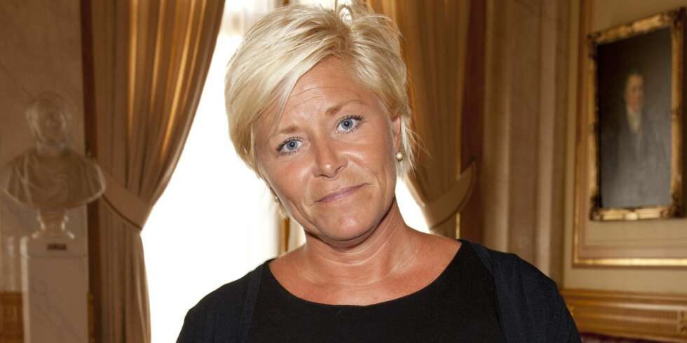 VARSOM: Fremskrittsparti-leder Siv Jensen holder varmen uten pels. VARSOM: Fremskrittsparti-leder Siv Jensen holder varmen uten pels.