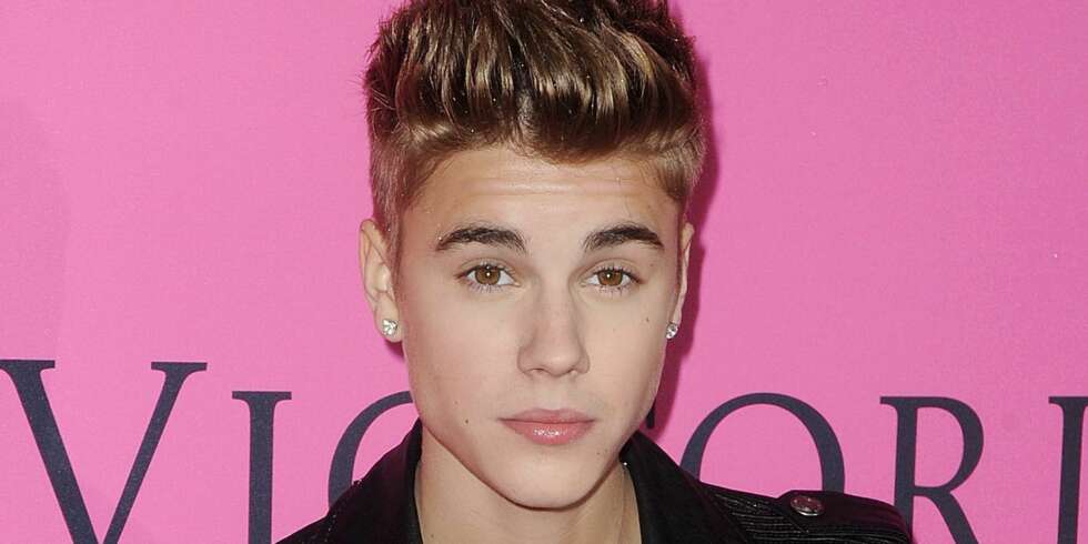 HET FLØRT: Justin Bieber var i godt humør da han gjestet Victoria's Secrets moteshow sist uke. HET FLØRT: Justin Bieber var i godt humør da han gjestet Victoria's Secrets moteshow sist uke.