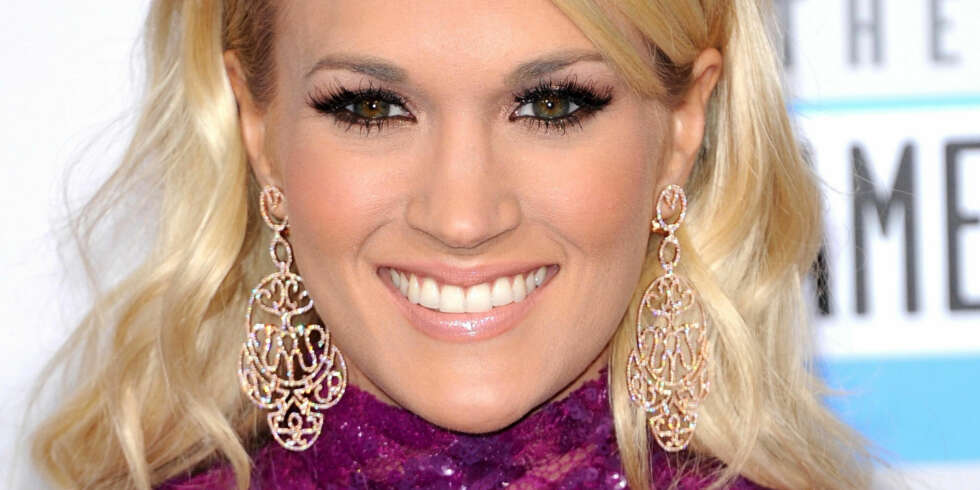 FIN MANKE: Carrie Underwood med sin blonde, glansfulle manke. FIN MANKE: Carrie Underwood med sin blonde, glansfulle manke.
