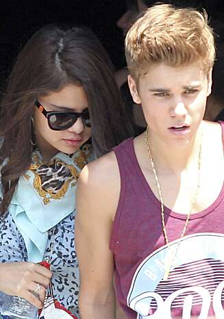 FRAM OG TILBAKE: Justin og Selena Gomez har vært et par siden februar 2011, men nå er forholdet mer usikkert. FRAM OG TILBAKE: Justin og Selena Gomez har vært et par siden februar 2011, men nå er forholdet mer usikkert.