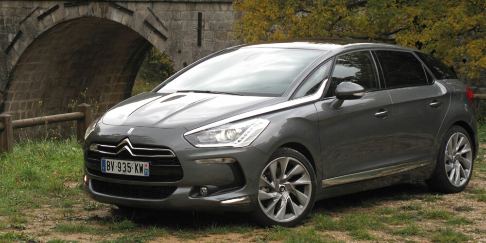 DS5: En rålekker bil som viser at Citroën igjen er i førersetet på design. DS5: En rålekker bil som viser at Citroën igjen er i førersetet på design.