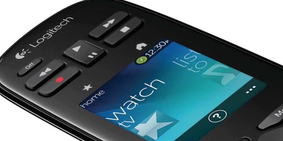 FREDSMEGLER: Logitech Harmony Touch gjør det enkelt å slå på TV og lydanlegg på en rask måte uten bruk av et arsenal av fjernkontroller. FREDSMEGLER: Logitech Harmony Touch gjør det enkelt å slå på TV og lydanlegg på en rask måte uten bruk av et arsenal av fjernkontroller.