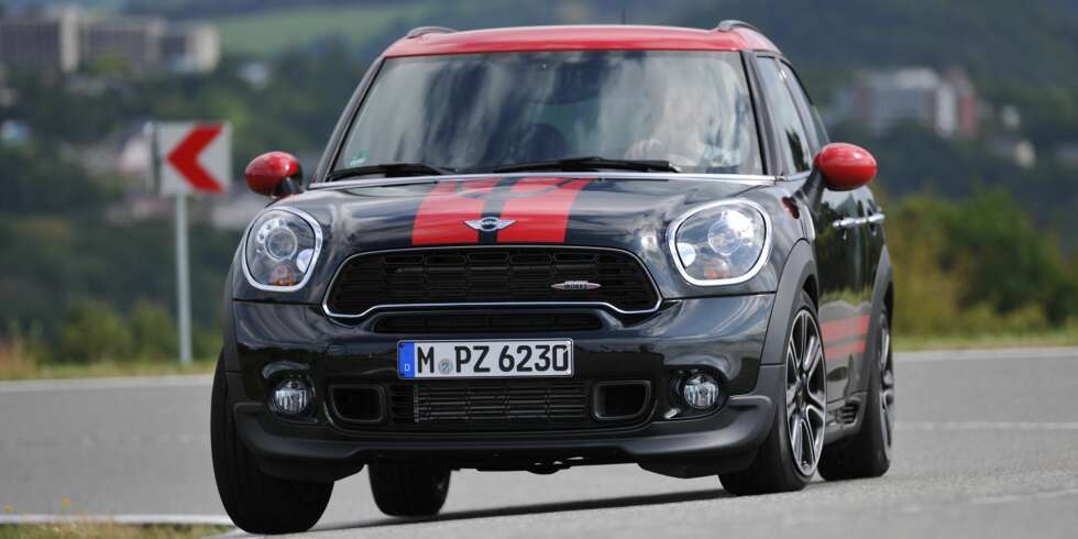 KOSTBAR: Mini Countryman John Cooper Works - den dyreste masseproduserte Minien noensinne. FOTO: Richard Newton KOSTBAR: Mini Countryman John Cooper Works - den dyreste masseproduserte Minien noensinne. FOTO: Richard Newton
