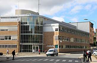 Under et avhør her på Fredrikstad politistasjon, hoppet Igor ut av tredje etasje og ble borte som en ånd. Under et avhør her på Fredrikstad politistasjon, hoppet Igor ut av tredje etasje og ble borte som en ånd.