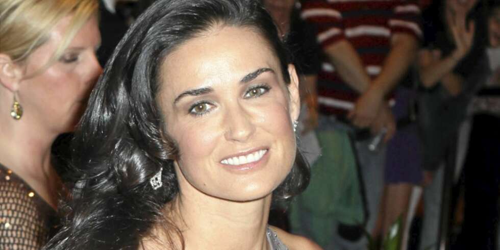 BEST KLEDD: Demi Moore er kledd i grått, men er ingen grå mus. BEST KLEDD: Demi Moore er kledd i grått, men er ingen grå mus.