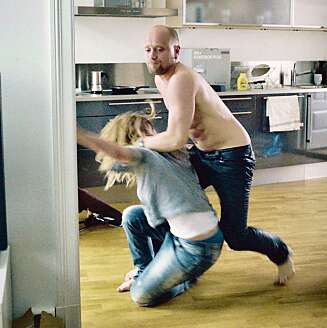 Sterke scener: I filmen «90 minutter» spiller Aksel Hennie og Kaia Varjord et samboerpar. Sterke scener: I filmen «90 minutter» spiller Aksel Hennie og Kaia Varjord et samboerpar.