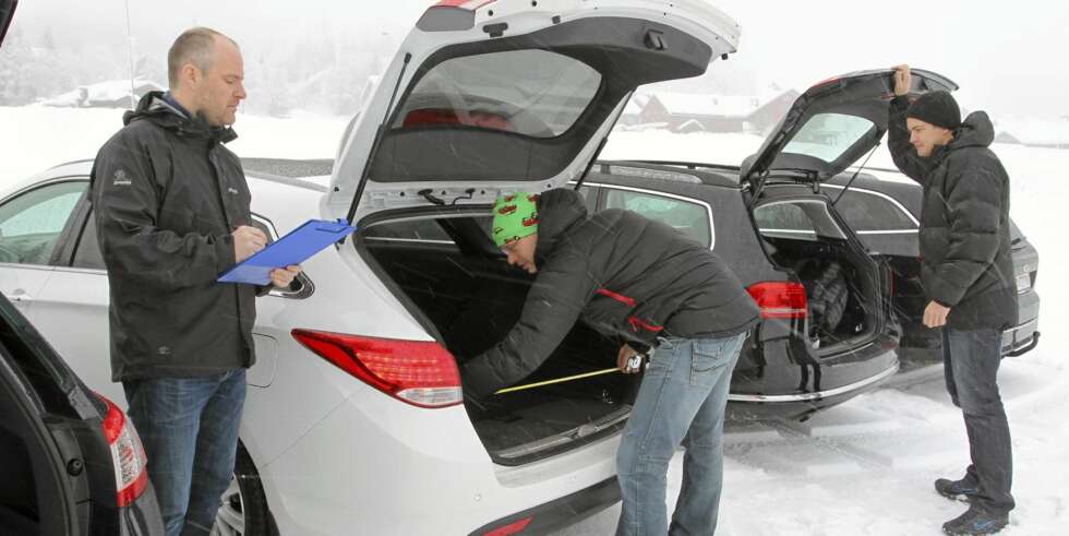 GODE TESTER: Alle bilene Vi Menn Bil Top Gear tester går gjennom de samme faste testrutinene. Her tas innvendig mål av fire stasjonsvogner. GODE TESTER: Alle bilene Vi Menn Bil Top Gear tester går gjennom de samme faste testrutinene. Her tas innvendig mål av fire stasjonsvogner.