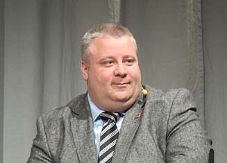 NED MED BILAVGIFTEN: Bård Hoksrud fra Fr.p. mener at en lavere engangsavgift hadde hjulpet på situasjonen. FOTO: Geir Svardal NED MED BILAVGIFTEN: Bård Hoksrud fra Fr.p. mener at en lavere engangsavgift hadde hjulpet på situasjonen. FOTO: Geir Svardal