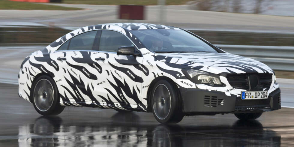FIN FASONG: Firedørs-kupéer er først og fremst laget for å pirre estetikeren, og det er Mercedes gode på. FOTO: Daimler FIN FASONG: Firedørs-kupéer er først og fremst laget for å pirre estetikeren, og det er Mercedes gode på. FOTO: Daimler