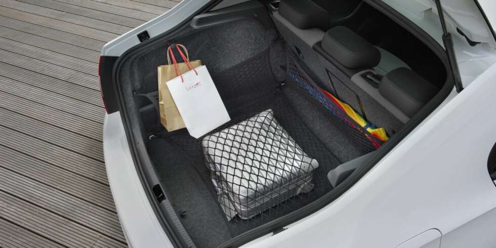 MYE PLASS: Skoda Rapid er en kombisedan med imponerende mye plass. FOTO: Skoda MYE PLASS: Skoda Rapid er en kombisedan med imponerende mye plass. FOTO: Skoda