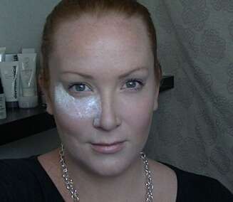 HEMMELIGHETEN: Med dette profesjonelle makeupartist trikset, er du sikret nydelige øyne og hud - hver eneste gang! HEMMELIGHETEN: Med dette profesjonelle makeupartist trikset, er du sikret nydelige øyne og hud - hver eneste gang!
