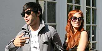 SKIVEBOM: Årets verste navngivere: Pete Wentz og Ashlee Simpson med Bronx Mowgli. SKIVEBOM: Årets verste navngivere: Pete Wentz og Ashlee Simpson med Bronx Mowgli.