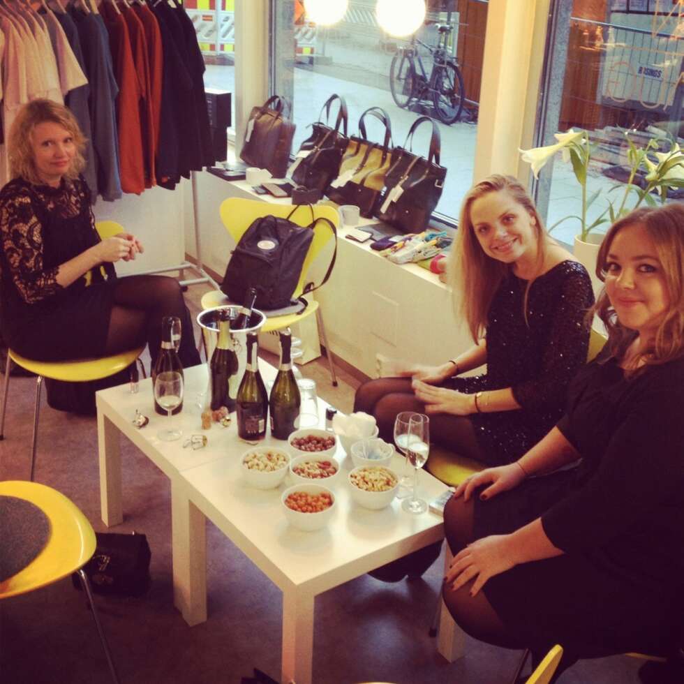 Åshild, Anette og Hedda i Karlsson Barlindhaugs lokaler Åshild, Anette og Hedda i Karlsson Barlindhaugs lokaler