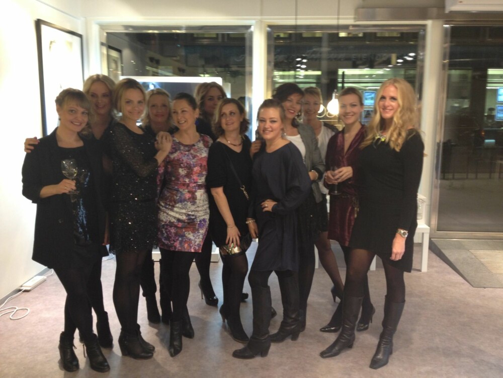 Hele gjengen - klare for party! GOD JUL! Hele gjengen - klare for party! GOD JUL!