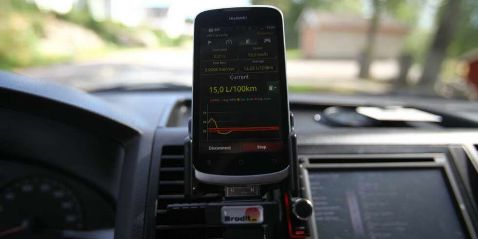 INFORMASJON: Vi kobler Garmin Ecoroute til bilen og tester den med gratis-appen Garmin Mechanic og kompatibel GPS. Godt nytt for deg med litt aldrende bil. FOTO: Terje Haugen INFORMASJON: Vi kobler Garmin Ecoroute til bilen og tester den med gratis-appen Garmin Mechanic og kompatibel GPS. Godt nytt for deg med litt aldrende bil. FOTO: Terje Haugen