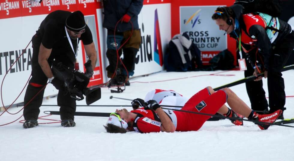 DØR EN SKVETT: Petter Northug og Marcus Hellner har tatt et par trinn mer i kjellertrappa enn Vi Menns utsendte. DØR EN SKVETT: Petter Northug og Marcus Hellner har tatt et par trinn mer i kjellertrappa enn Vi Menns utsendte.