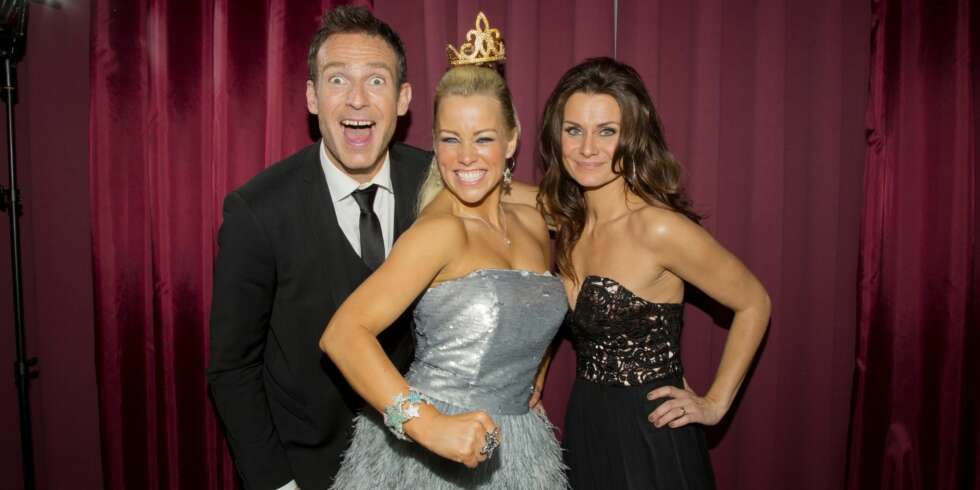 MER DANSING: Det er nok mange som er glade for at TV 2 kommer til å servere seerne nok en runde med «Skal vi danse» til høsten. Her fjorårets vinner Hanne Sørvaag med programlederne Carsten Skjelbreid og Katrine Moholt. MER DANSING: Det er nok mange som er glade for at TV 2 kommer til å servere seerne nok en runde med «Skal vi danse» til høsten. Her fjorårets vinner Hanne Sørvaag med programlederne Carsten Skjelbreid og Katrine Moholt.