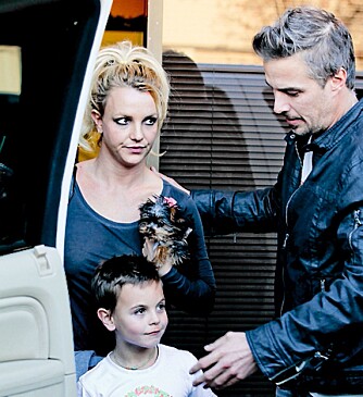STEFAR: Britney vil ha flere barn, Jason vil vente. Her med Britneys sønn Sean Preston. STEFAR: Britney vil ha flere barn, Jason vil vente. Her med Britneys sønn Sean Preston.