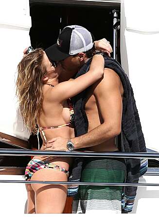 HETE KYSS: LeAnn Rimes og skuespillerkjekkasen Eddie Cibrian viste sine hete følelser for hverandre på ferie i Mexico. HETE KYSS: LeAnn Rimes og skuespillerkjekkasen Eddie Cibrian viste sine hete følelser for hverandre på ferie i Mexico.