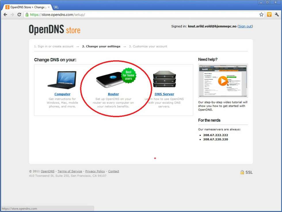 3. Det er mulig å legge inn OpenDNS sine DNS-servere i hver enkelt PC på nettverket, eller i selve ruteren. Fordelen med å velge ruteren, er at absolutt alt som er koblet på nettverket «rammes» av filteret ditt. Det være seg mobiltelefoner, spillkonsoller, nettbrett og PC-er. Trykk på linken under «Router». 3. Det er mulig å legge inn OpenDNS sine DNS-servere i hver enkelt PC på nettverket, eller i selve ruteren. Fordelen med å velge ruteren, er at absolutt alt som er koblet på nettverket «rammes» av filteret ditt. Det være seg mobiltelefoner, spillkonsoller, nettbrett og PC-er. Trykk på linken under «Router».