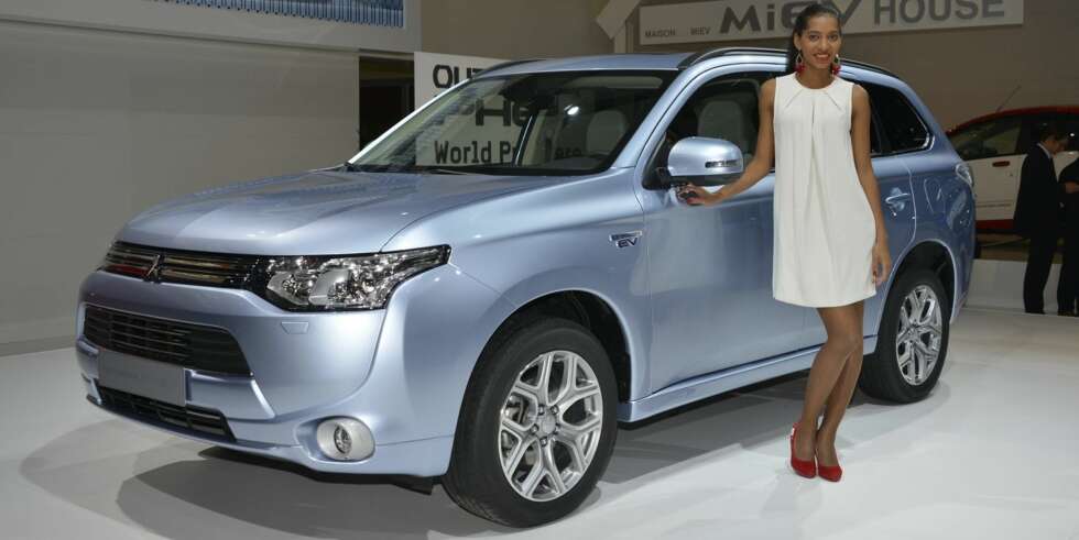 FOLKELIG: Mitsubishi Outlander kommer som plug-in hybrid. FOTO: Newspress FOLKELIG: Mitsubishi Outlander kommer som plug-in hybrid. FOTO: Newspress