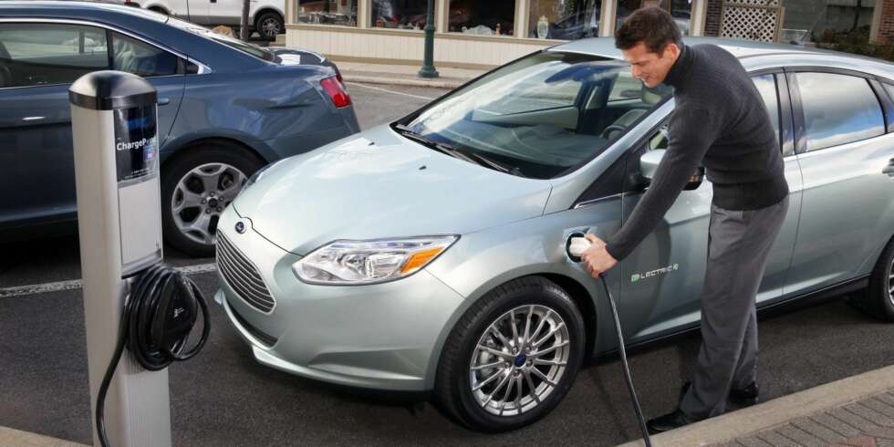 SE OPP, LEAF: Ford Focus kommer som elbil i år. FOTO: Ford SE OPP, LEAF: Ford Focus kommer som elbil i år. FOTO: Ford