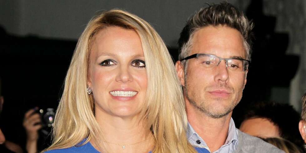 LYKKEN BRAST: Det har lenge gått rykter om at forholdet mellom Britney og Jason har skranglet. Nylig bestemte de seg for
å gå fra hverandre. LYKKEN BRAST: Det har lenge gått rykter om at forholdet mellom Britney og Jason har skranglet. Nylig bestemte de seg for
å gå fra hverandre.