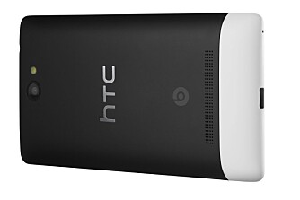 PYRAMIDE: HTC 8S er bygd opp som en pyramide slik at den er tykkere midt på og tynnest ut mot kantene. Det får 8S til å føles som en mye tynnere mobil enn det egentlig er. Foto: HTC PYRAMIDE: HTC 8S er bygd opp som en pyramide slik at den er tykkere midt på og tynnest ut mot kantene. Det får 8S til å føles som en mye tynnere mobil enn det egentlig er. Foto: HTC