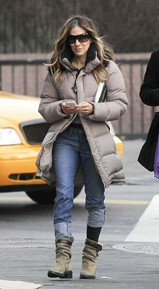RIKTIG VASK: Sarah Jessica Parker har den siste tiden bodd i dunjakken fra det norske merket Fleischer Couture. Vi får krysse fingrene for at hun vet hvordan hun skal vaske den. RIKTIG VASK: Sarah Jessica Parker har den siste tiden bodd i dunjakken fra det norske merket Fleischer Couture. Vi får krysse fingrene for at hun vet hvordan hun skal vaske den.
