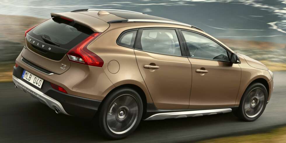 GJERRIG: Med 1,6-litersdieselen (115 hk), vil V40 Cross Country ha et oppgitt forbruk på kun 0,38 l/mil. Foto: Volvo GJERRIG: Med 1,6-litersdieselen (115 hk), vil V40 Cross Country ha et oppgitt forbruk på kun 0,38 l/mil. Foto: Volvo