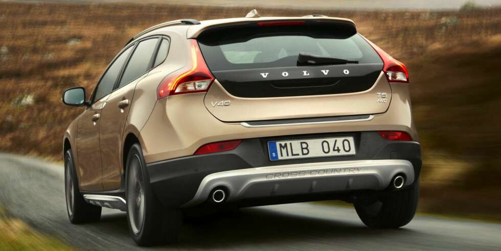 4WD: Som firehjulstrekker blir Volvo V40 Cross Country kostbar. Foto: Volvo 4WD: Som firehjulstrekker blir Volvo V40 Cross Country kostbar. Foto: Volvo