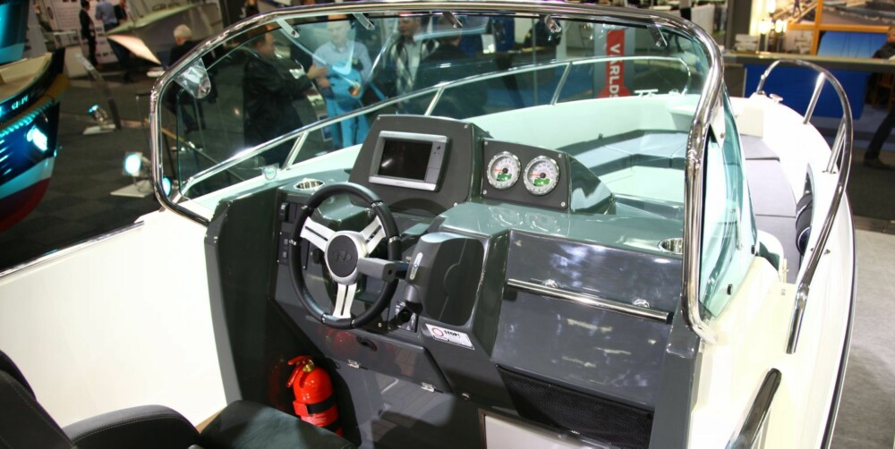 STOR: Akkurat passe stor skjærgårdsjeep for bruk ved hytta eller trivelige familieturer ut i skjærgården. FOTO: Terje Haugen STOR: Akkurat passe stor skjærgårdsjeep for bruk ved hytta eller trivelige familieturer ut i skjærgården. FOTO: Terje Haugen