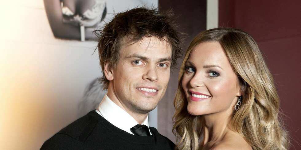 LYKKELIG GIFT: Caroline Berg Eriksen og ektemannen Lars-Kristian klarer seg utmerket uten Leo Ajkic. LYKKELIG GIFT: Caroline Berg Eriksen og ektemannen Lars-Kristian klarer seg utmerket uten Leo Ajkic.