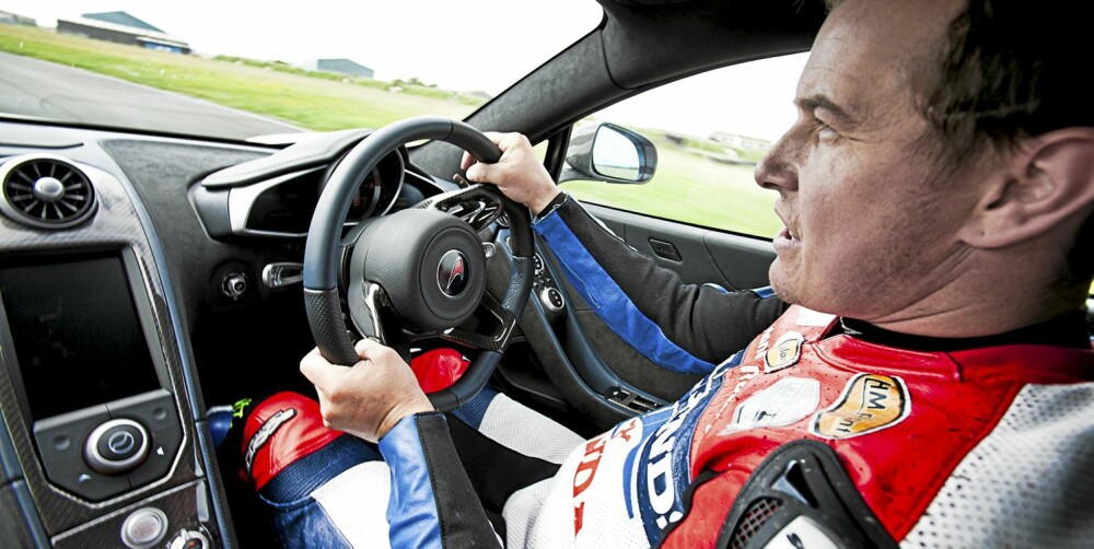 20 METER: Det var alt John McGuinness trengte på å kjøre fort med disse bilene. 20 METER: Det var alt John McGuinness trengte på å kjøre fort med disse bilene.