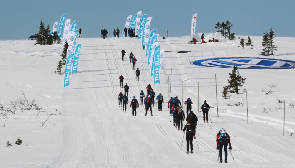 HALVVEIS: Når du kommer hit, mot toppen av Raufjellet, er 2 av 3 fjelltopper unnagjort. Den som fortsatt er pigg, har disponert rett. HALVVEIS: Når du kommer hit, mot toppen av Raufjellet, er 2 av 3 fjelltopper unnagjort. Den som fortsatt er pigg, har disponert rett.