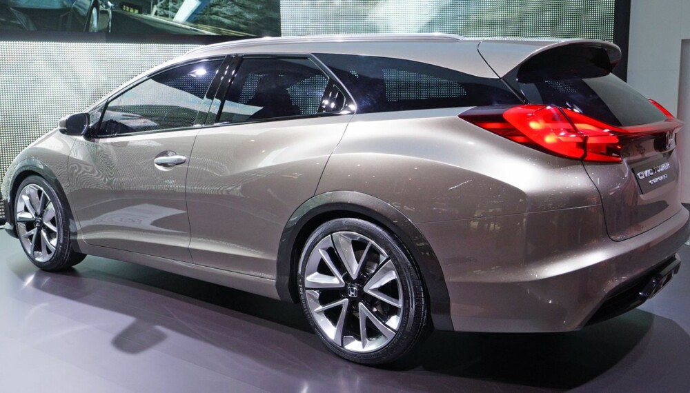 I GJÆRE: Dette konseptet fra Honda varsler at Civic snart kommer som stasjonsvogn. FOTO: Newspress I GJÆRE: Dette konseptet fra Honda varsler at Civic snart kommer som stasjonsvogn. FOTO: Newspress